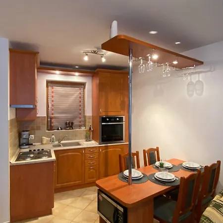 Lejlighed Napsugar Apartman By Bltn *